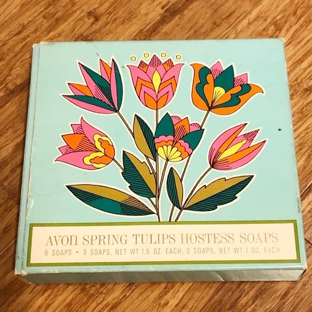 New in Box Vintage Avon Spring Hostess Soaps white and pink tulips. 6 soaps. - Picture 4 of 13